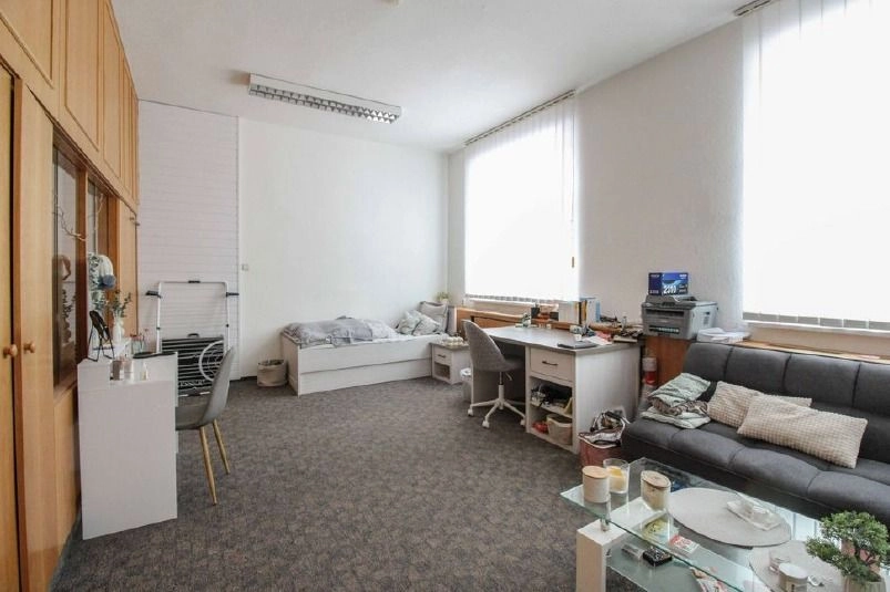 Möbliertes Wohnzimmer-Studio im Wohnhaus Halberstadt